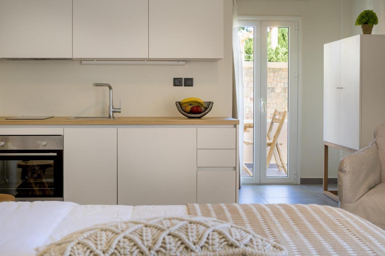 S U E N O - Studios And Apartments, With Shared Pool كاتو ذاراتسو المظهر الخارجي الصورة