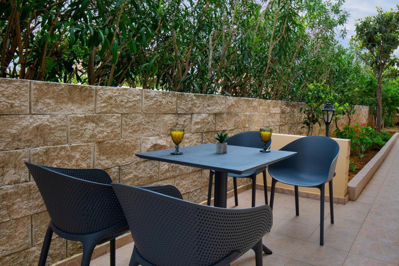 S U E N O - Studios And Apartments, With Shared Pool كاتو ذاراتسو المظهر الخارجي الصورة