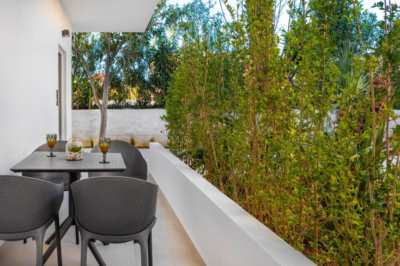 S U E N O - Studios And Apartments, With Shared Pool كاتو ذاراتسو المظهر الخارجي الصورة